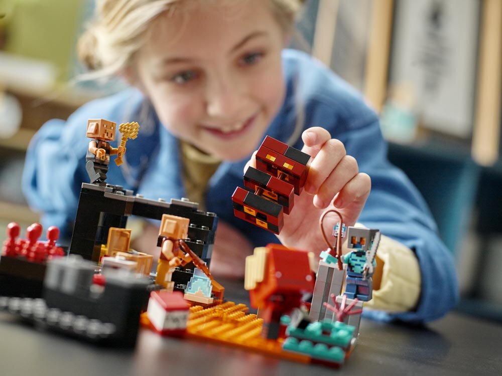 LEGO Minecraft - Netherbastionen 8+
