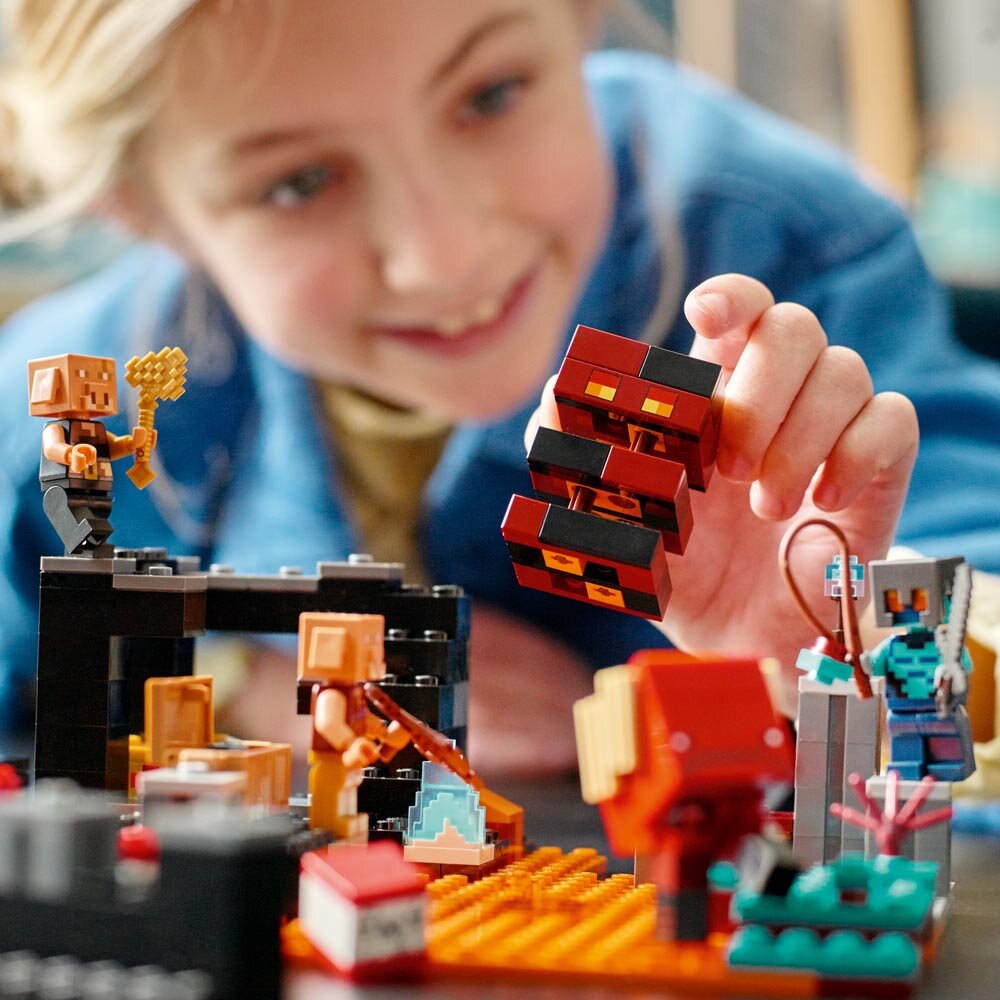 LEGO Minecraft - Netherbastionen 8+