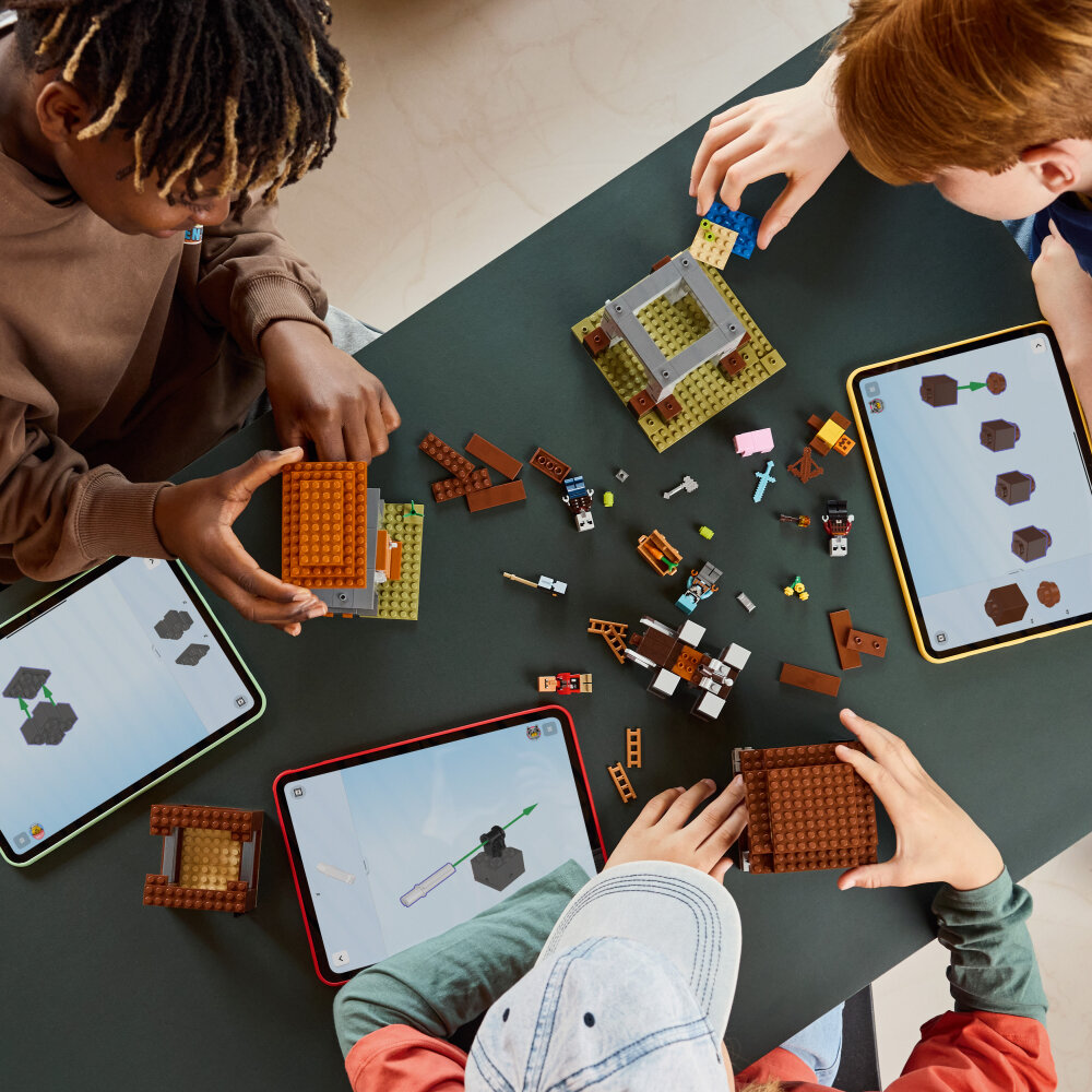 LEGO Minecraft - De Plunderaar buitenpost en Verwoester 9+